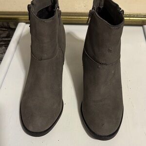 Women's Gray Ankle Boots with zipper at the side
